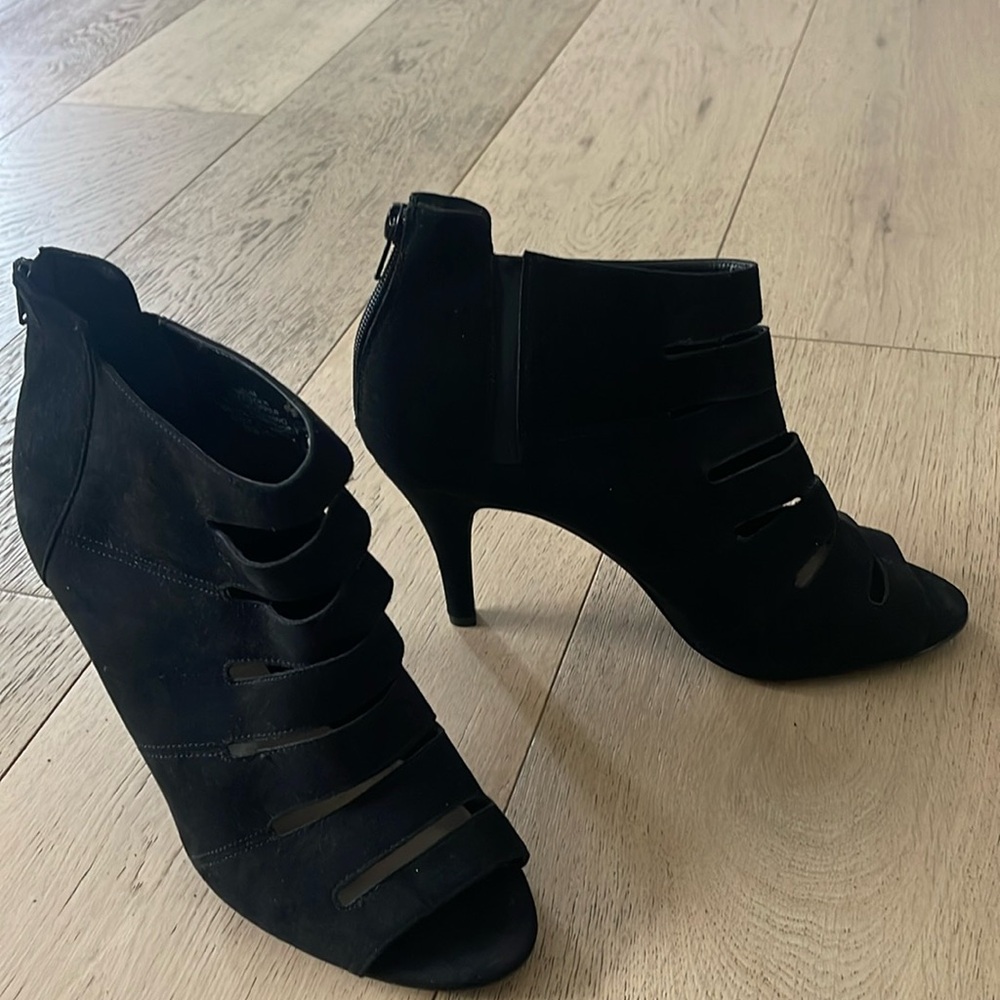 Used Nine West black heels